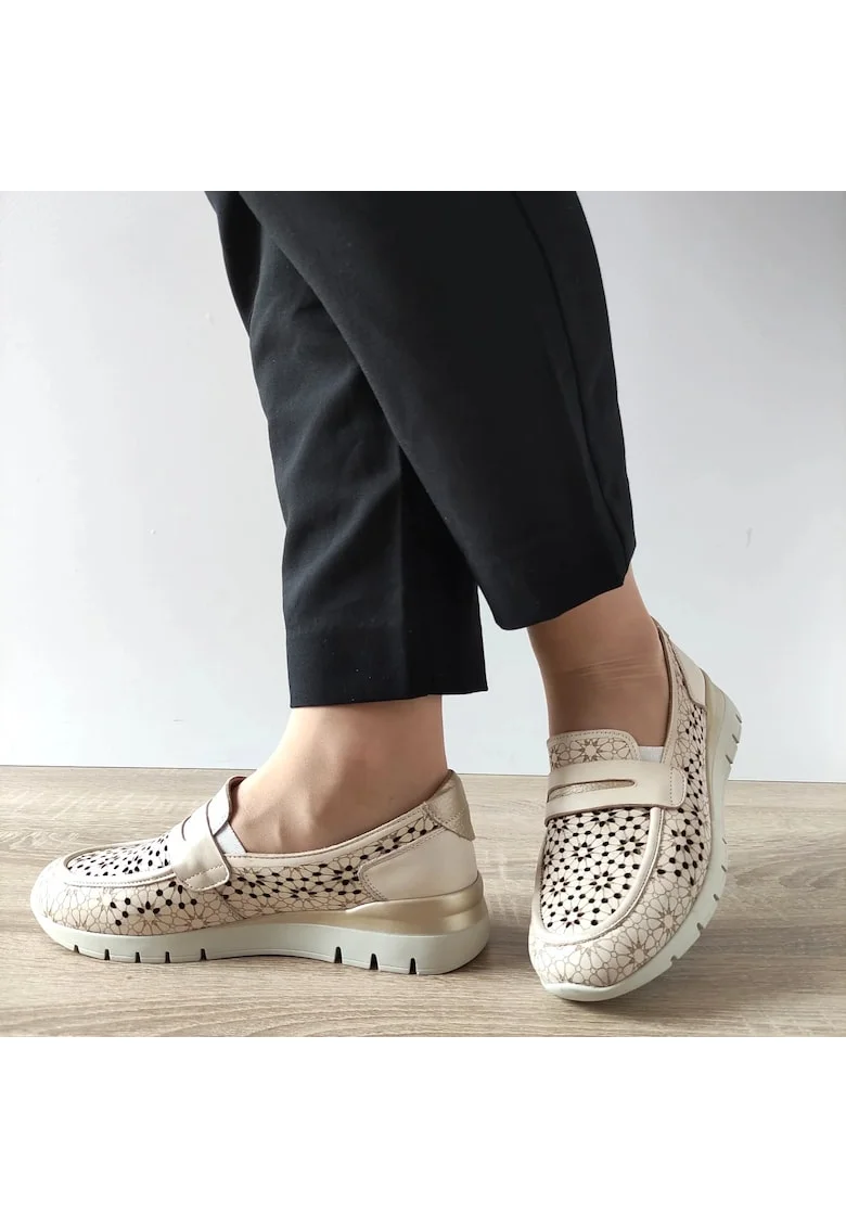 Дамски перфорирани обувки  6600 Beige - бежови
