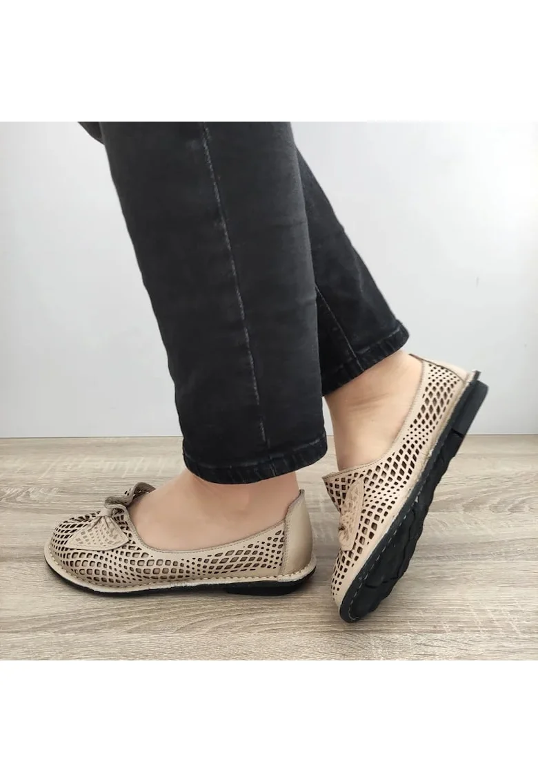 Дамски обувки  6670-01 Перфорирани - Бежови