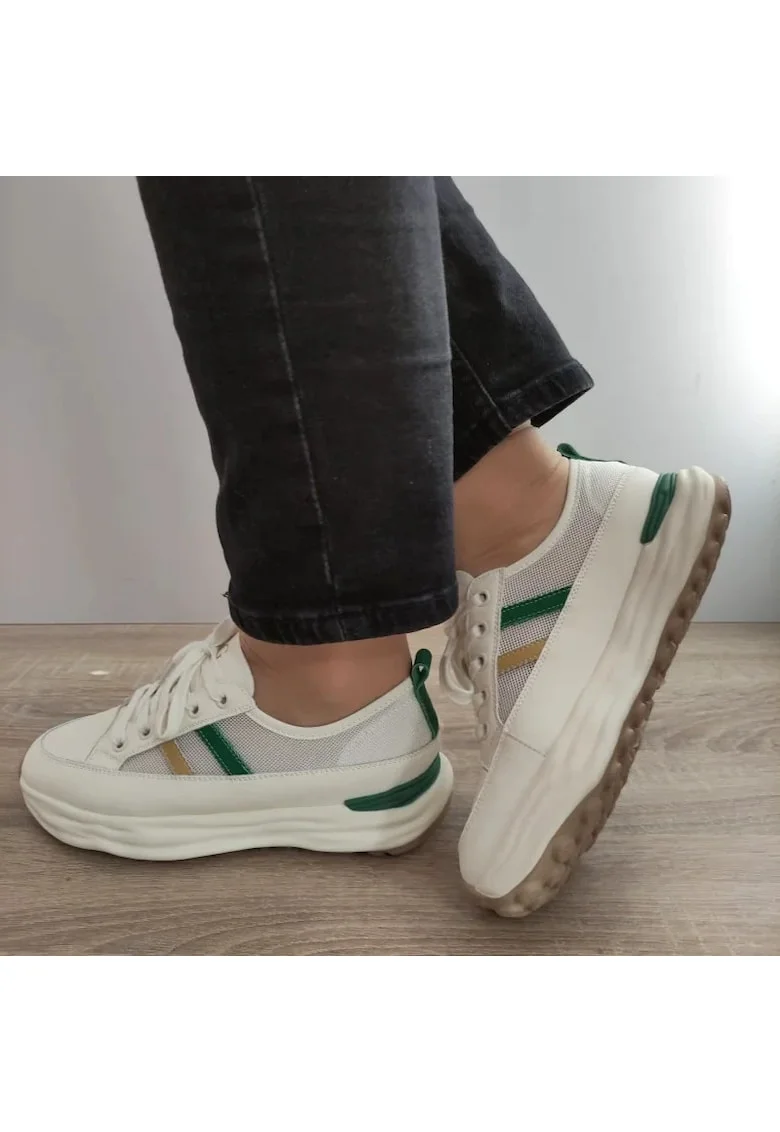 Бял