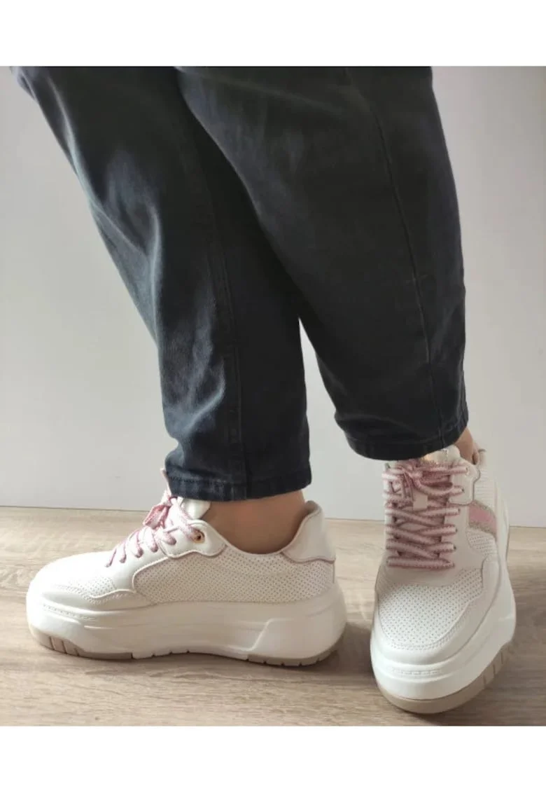 Бял