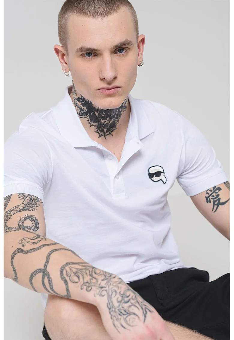 Бял
