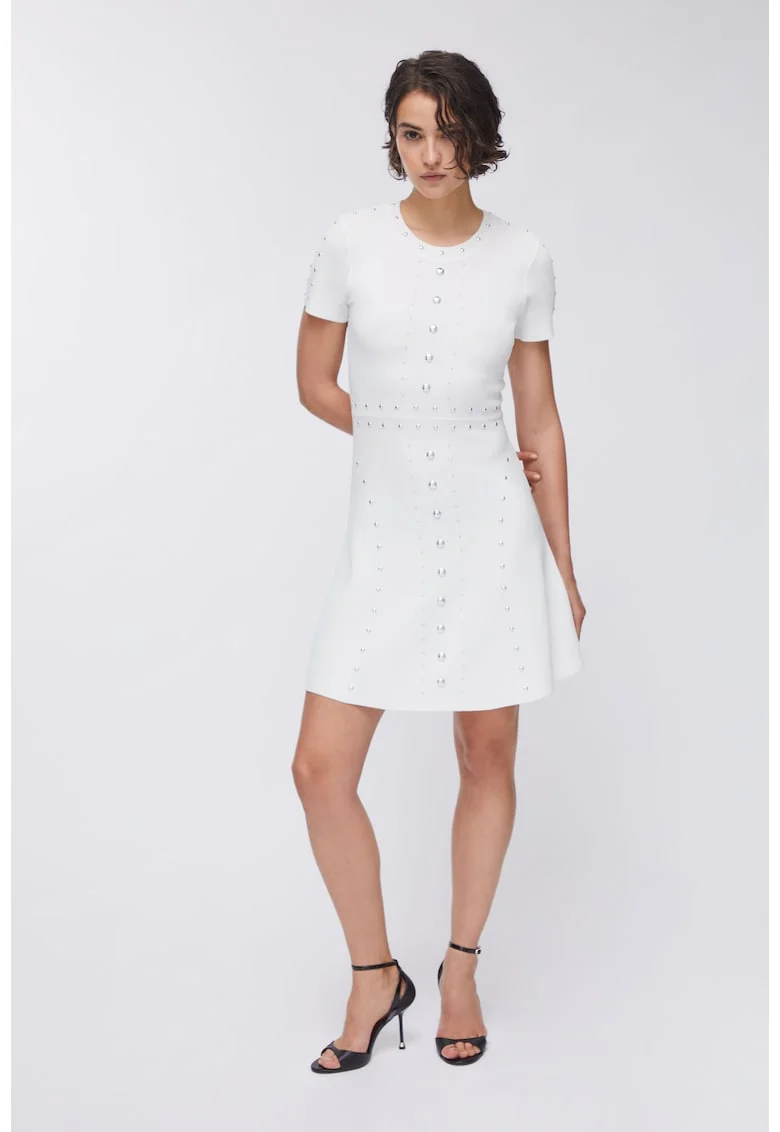 Бял