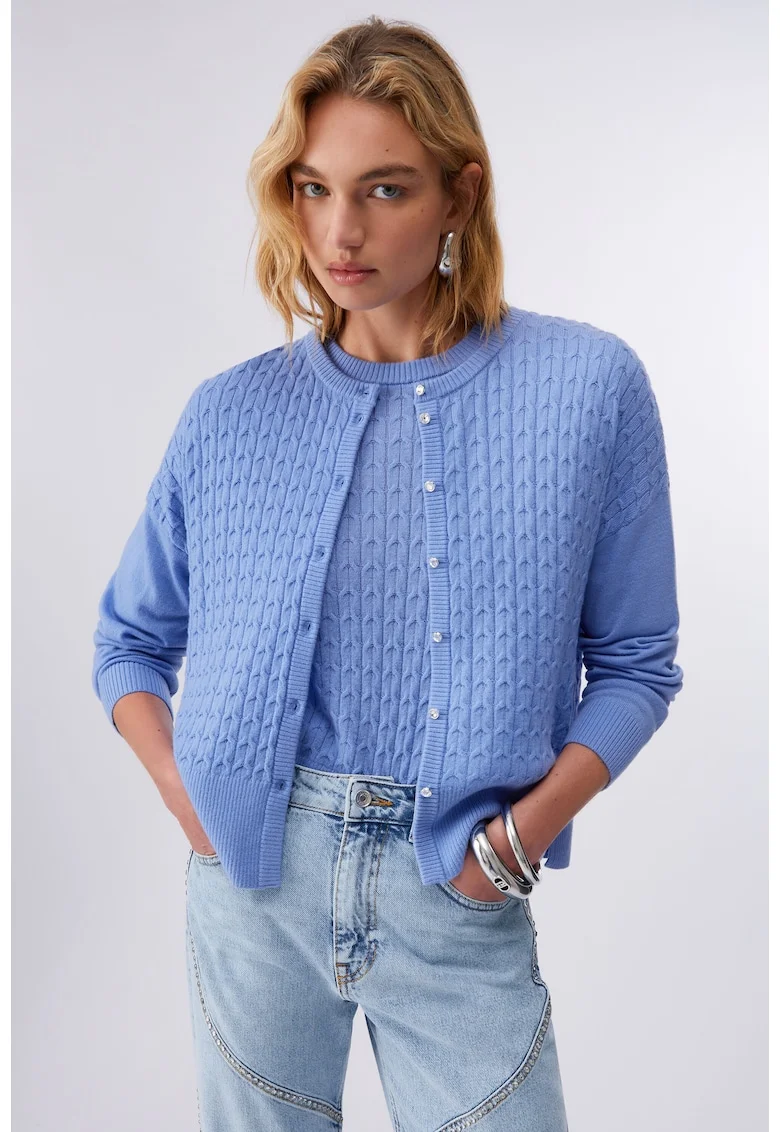 Жилетка с вълна с плетка осморка