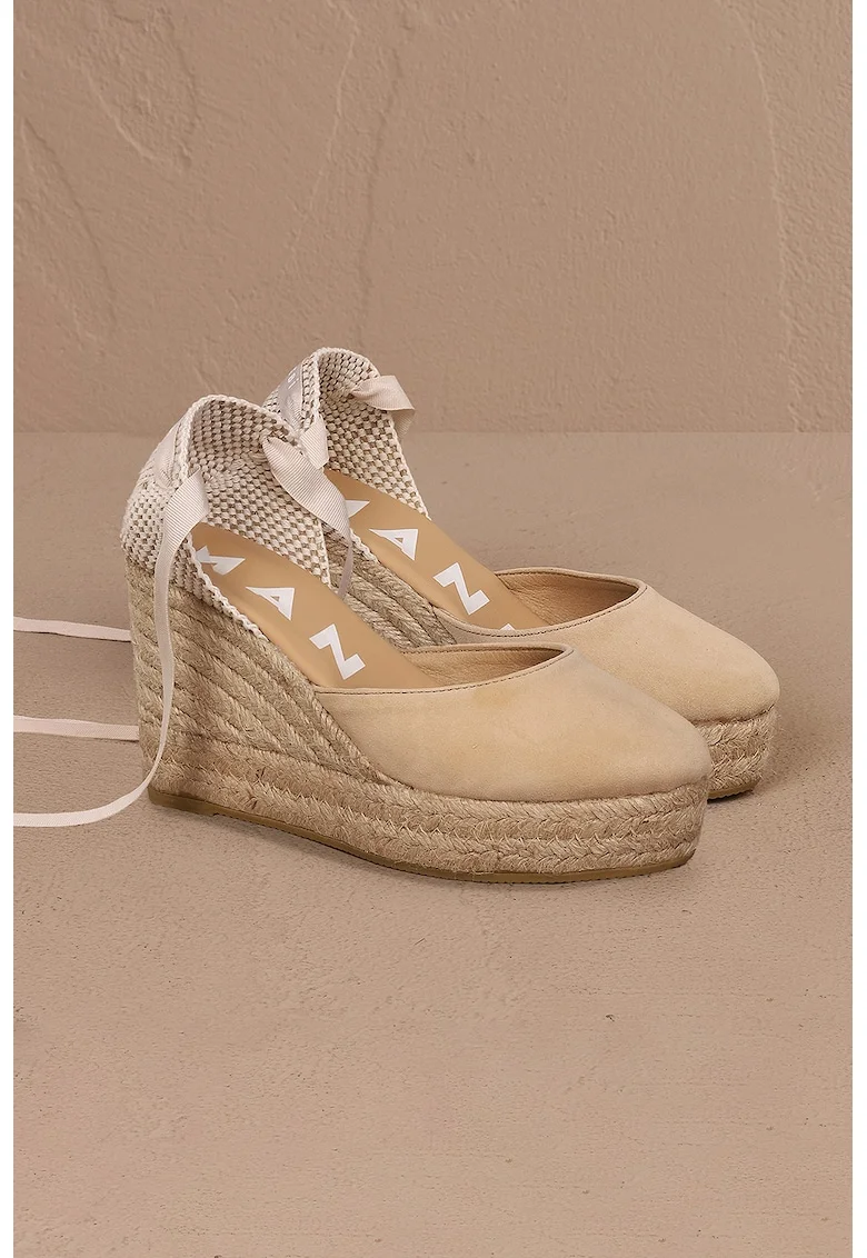 Светло бежово