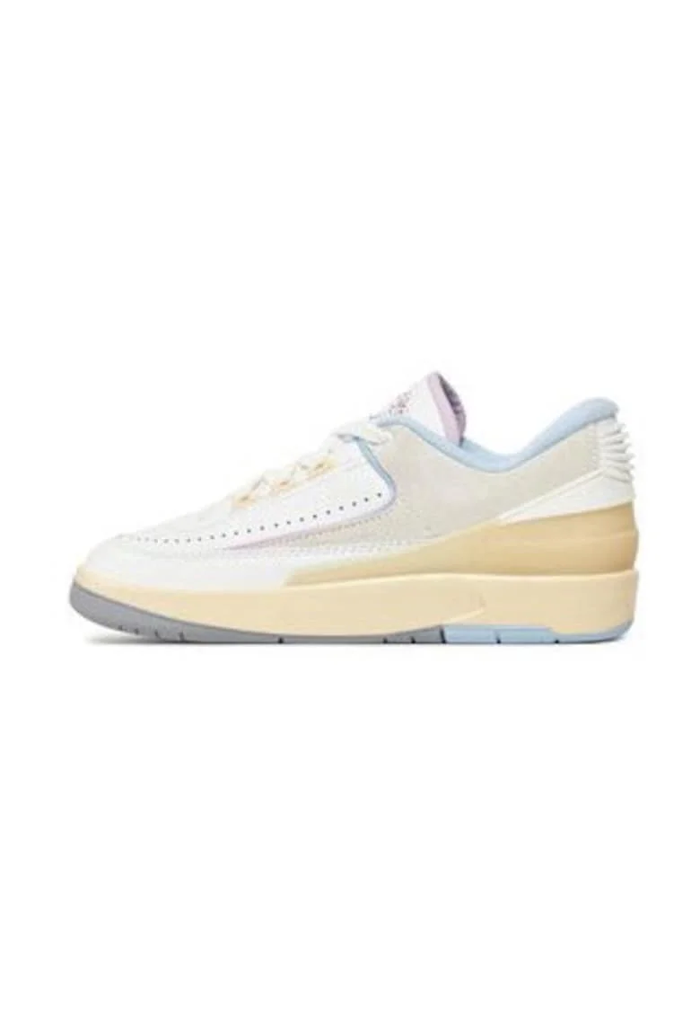 Бял