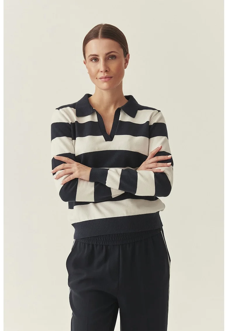 Раиран пуловер с яка